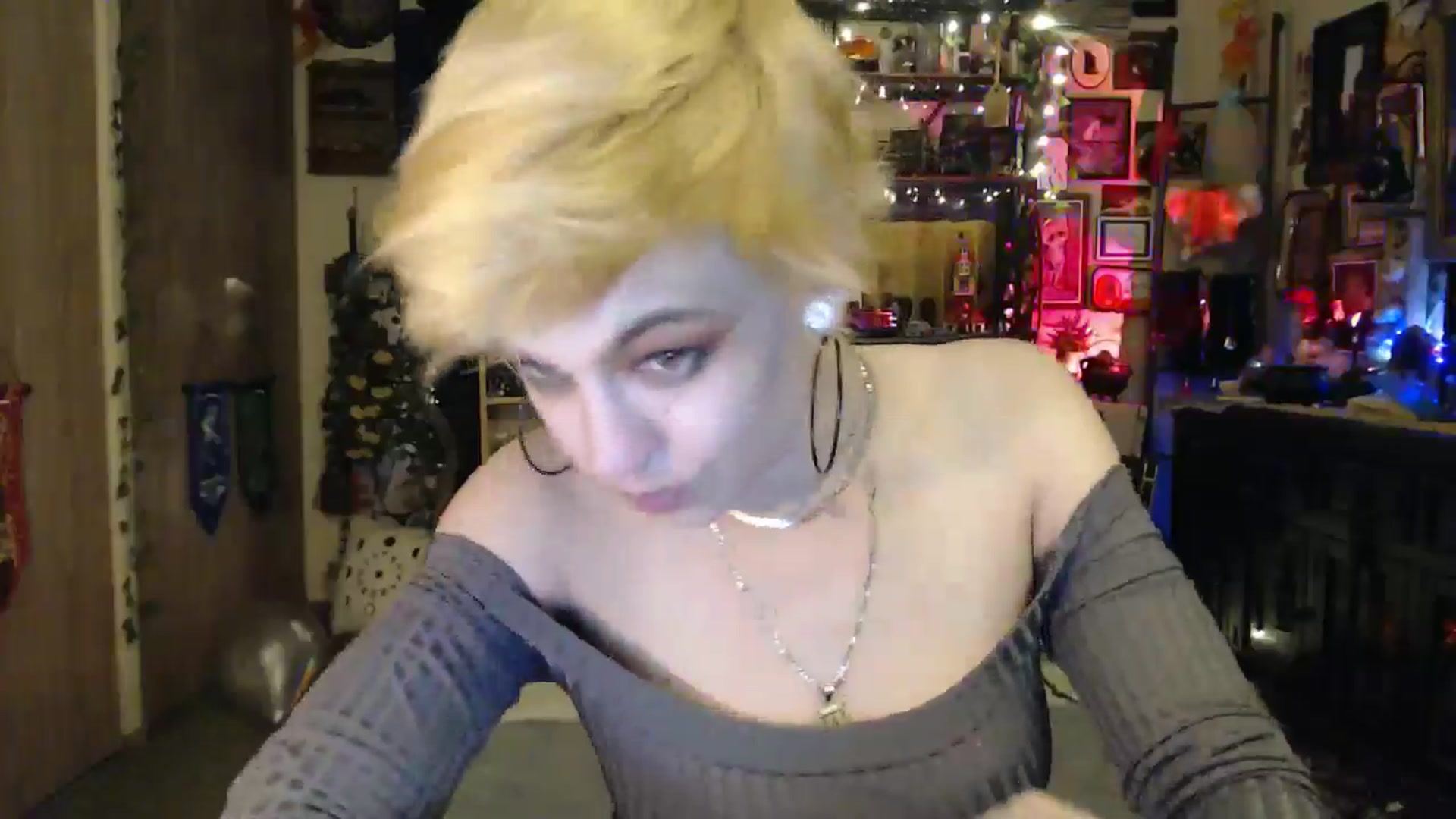 Gallery image thumbnail from Ancored's myfreecams stream on, 04/14/2025, 01:25 image 16 of 20