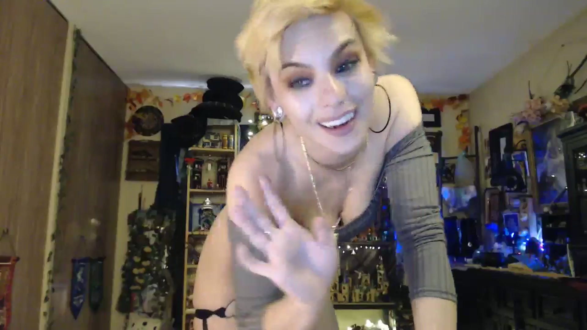 Gallery image thumbnail from Ancored's myfreecams stream on, 04/14/2025, 01:25 image 7 of 20