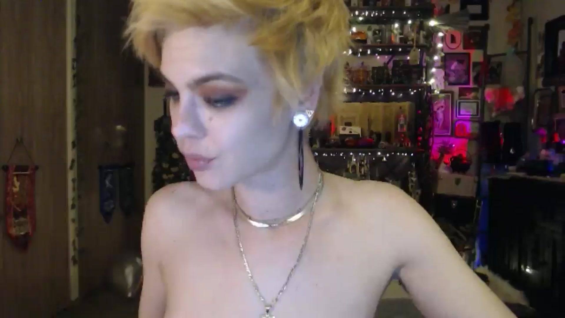 Gallery image thumbnail from Ancored's myfreecams stream on, 04/14/2025, 03:14 image 14 of 20