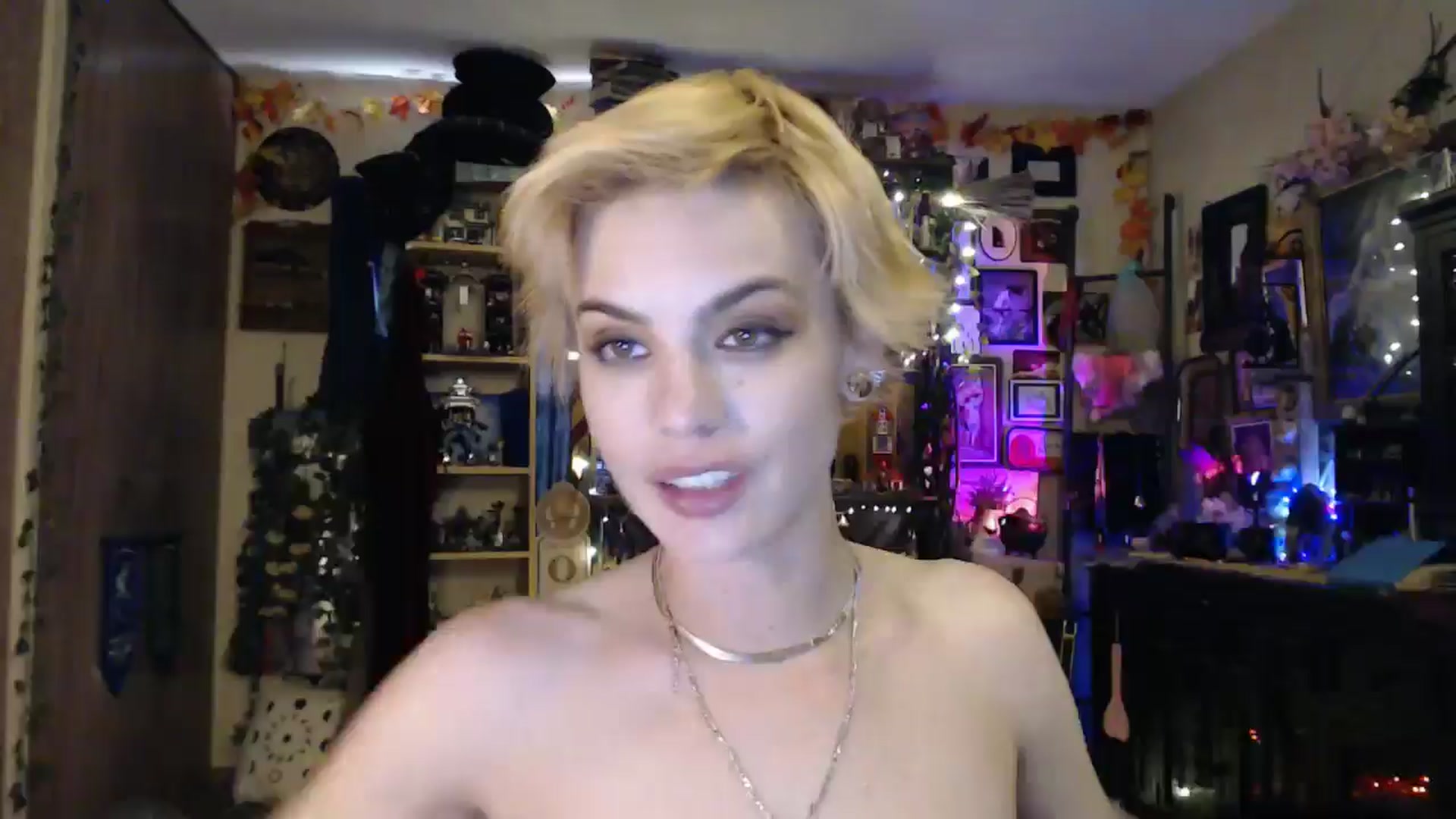 Gallery image thumbnail from Ancored's myfreecams stream on, 04/24/2025, 01:19 image 11 of 20