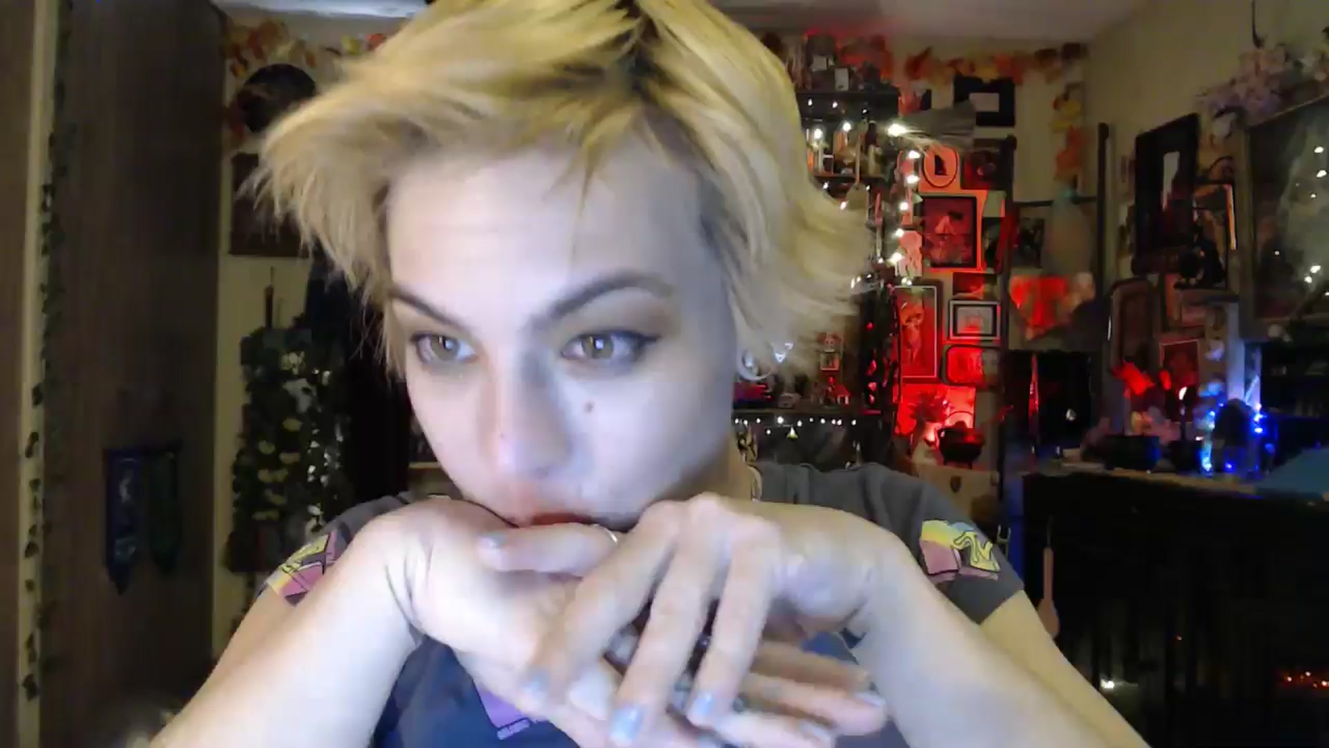 Gallery image thumbnail from Ancored's myfreecams stream on, 04/24/2025, 01:19 image 7 of 20