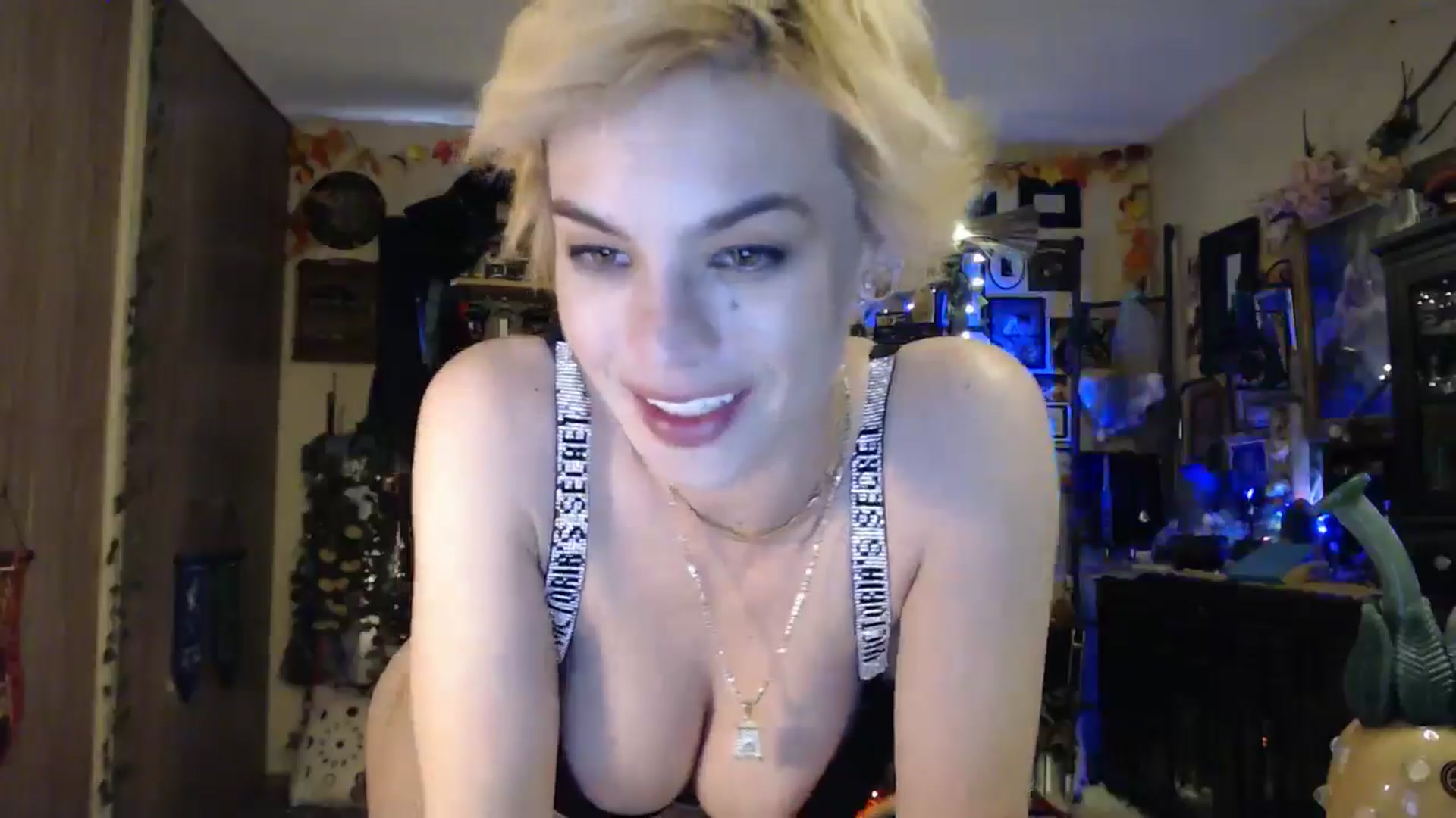 Gallery image thumbnail from Ancored's myfreecams stream on, 04/25/2025, 24:39 image 14 of 20