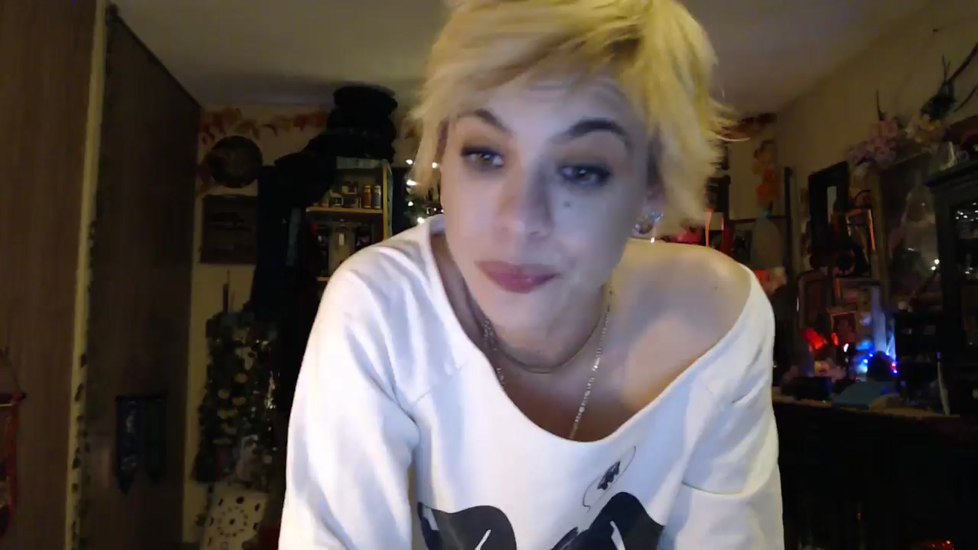 Gallery image thumbnail from Ancored's myfreecams stream on, 04/25/2025, 01:42 image 12 of 20