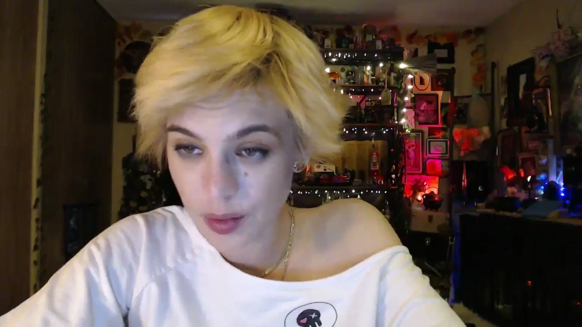 Gallery image thumbnail from Ancored's myfreecams stream on, 04/25/2025, 01:42 image 4 of 20