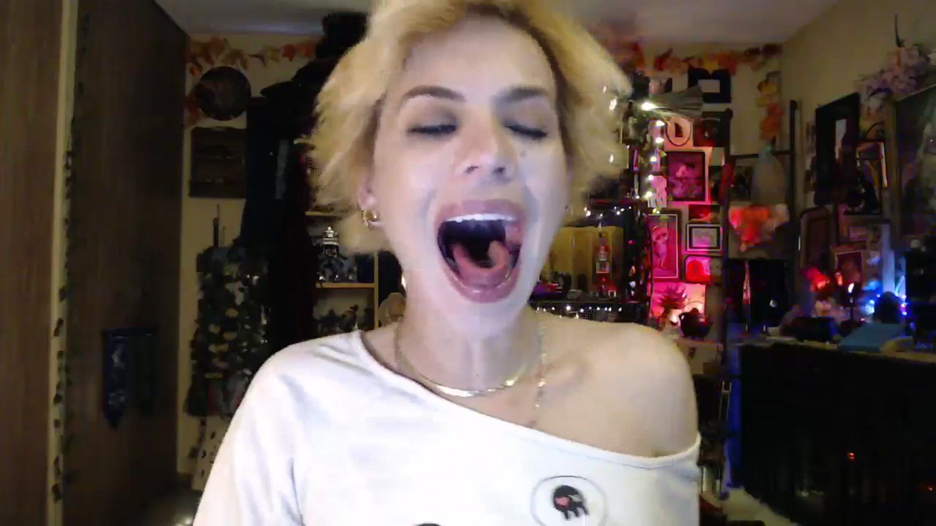 Gallery image thumbnail from Ancored's myfreecams stream on, 04/25/2025, 01:42 image 5 of 20