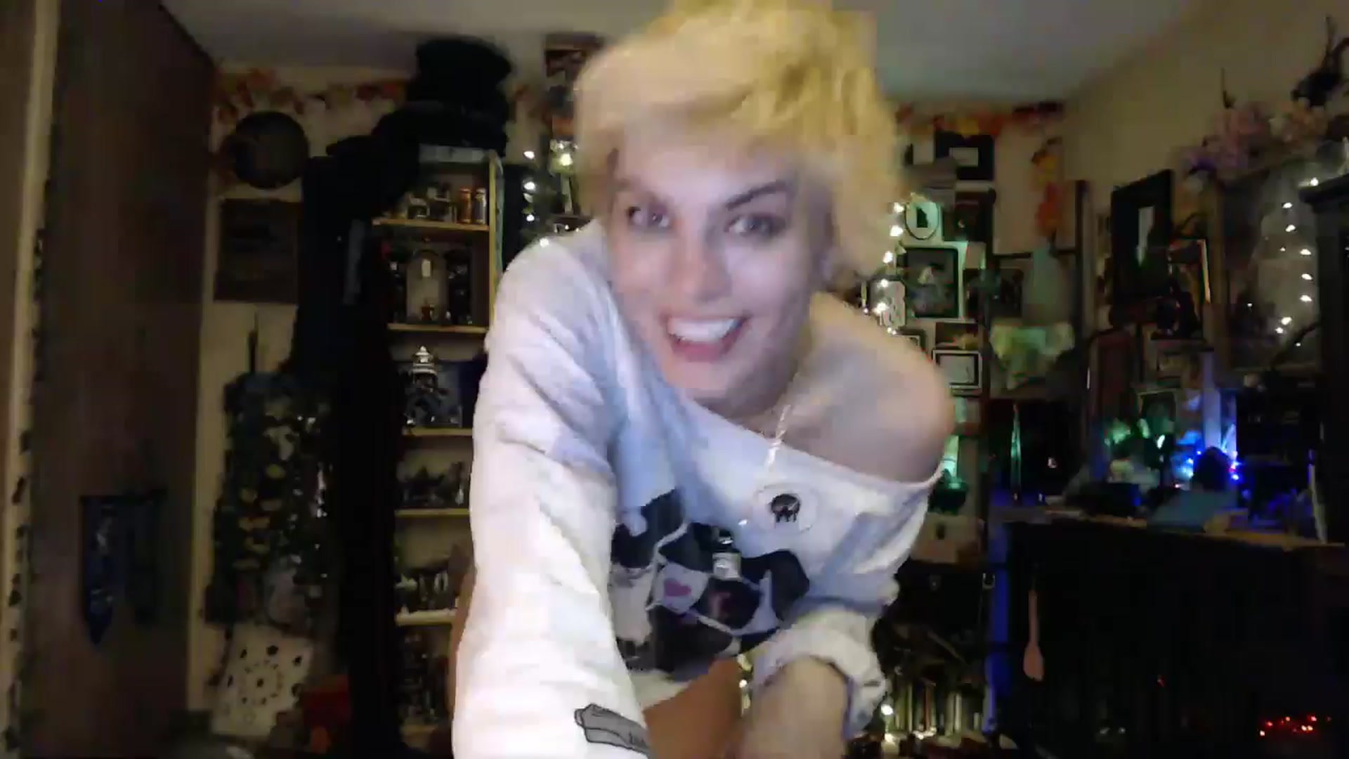 Gallery image thumbnail from Ancored's myfreecams stream on, 04/25/2025, 06:02 image 15 of 20