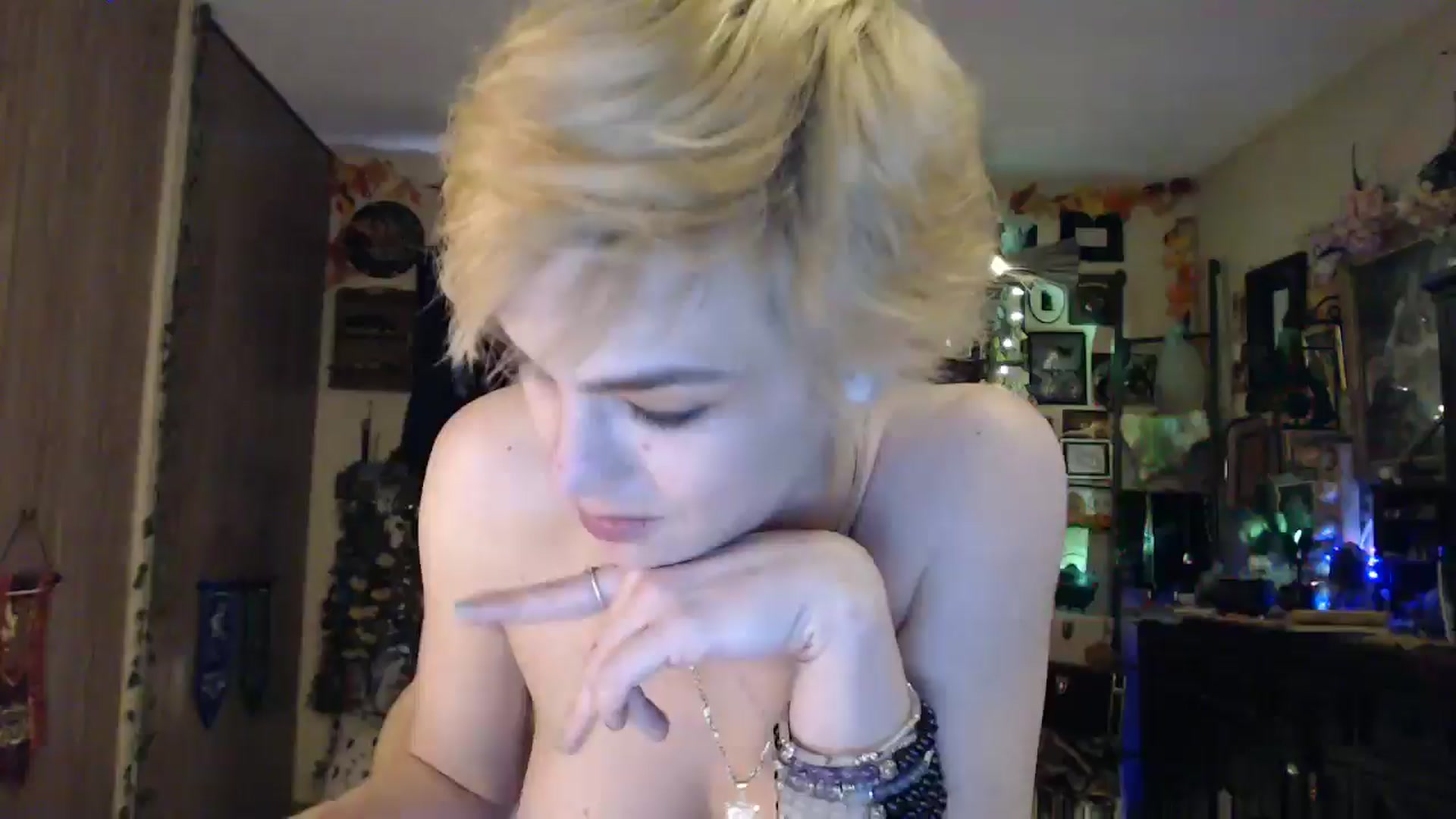 Gallery image thumbnail from Ancored's myfreecams stream on, 05/01/2025, 24:28 image 14 of 20