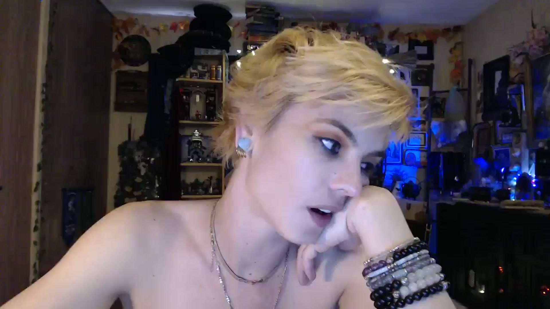Gallery image thumbnail from Ancored's myfreecams stream on, 05/01/2025, 24:28 image 17 of 20