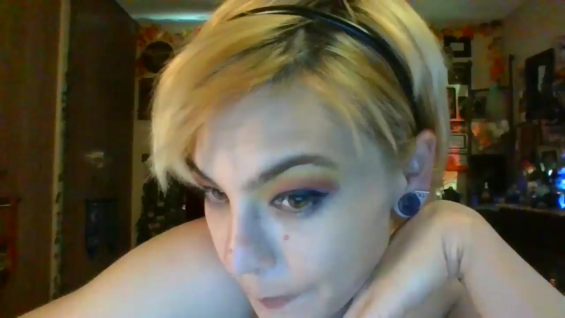 Gallery image thumbnail from Ancored's myfreecams stream on, 05/14/2025, 24:55 image 15 of 20