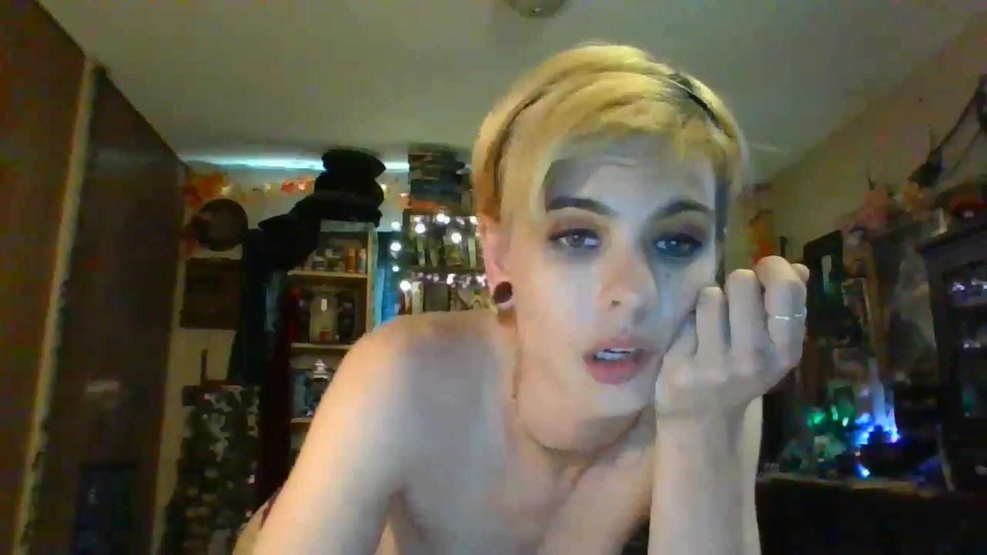 Gallery image thumbnail from Ancored's myfreecams stream on, 05/14/2025, 24:55 image 8 of 20