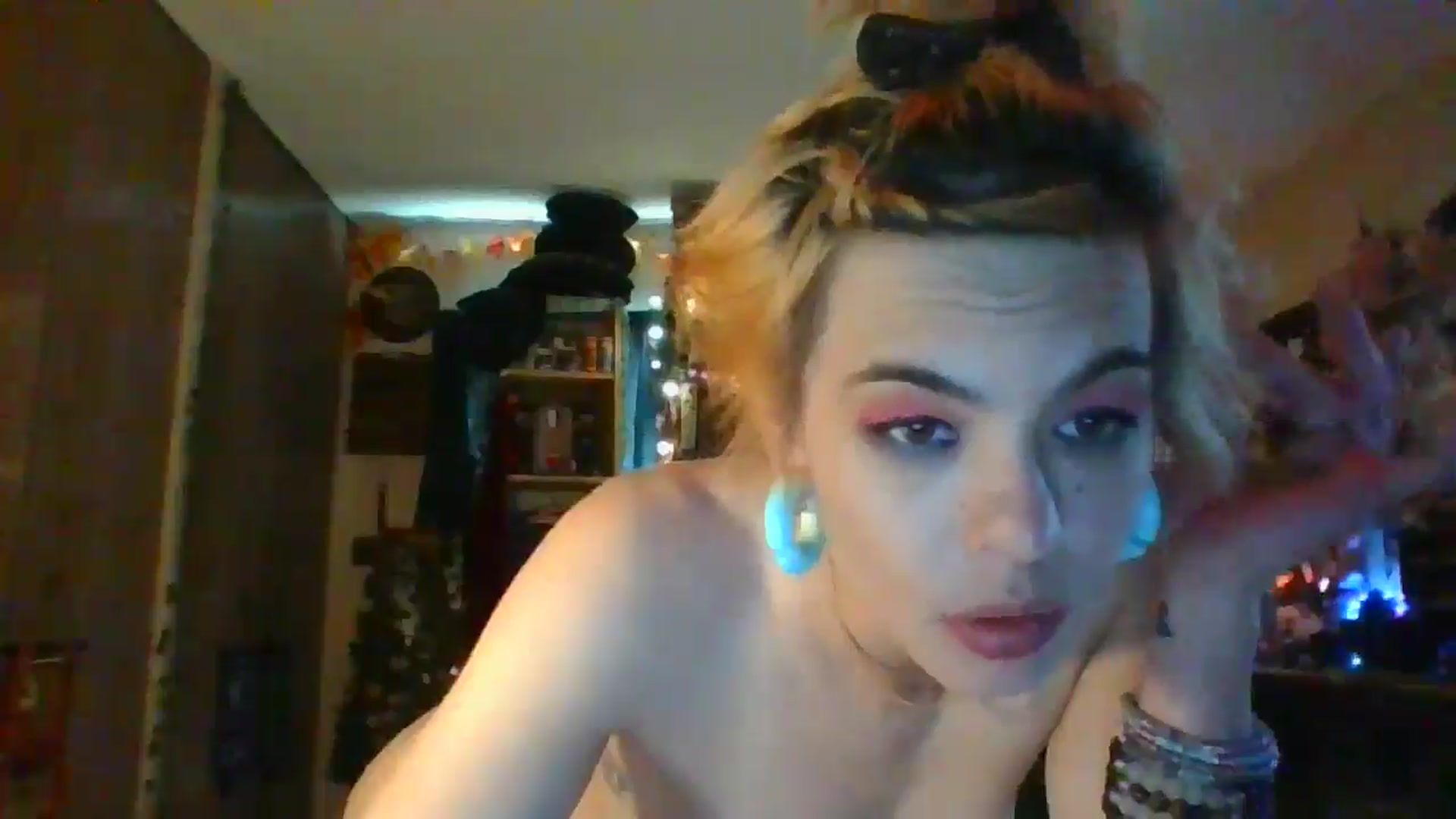 Gallery image thumbnail from Ancored's myfreecams stream on, 05/20/2025, 19:18 image 12 of 20
