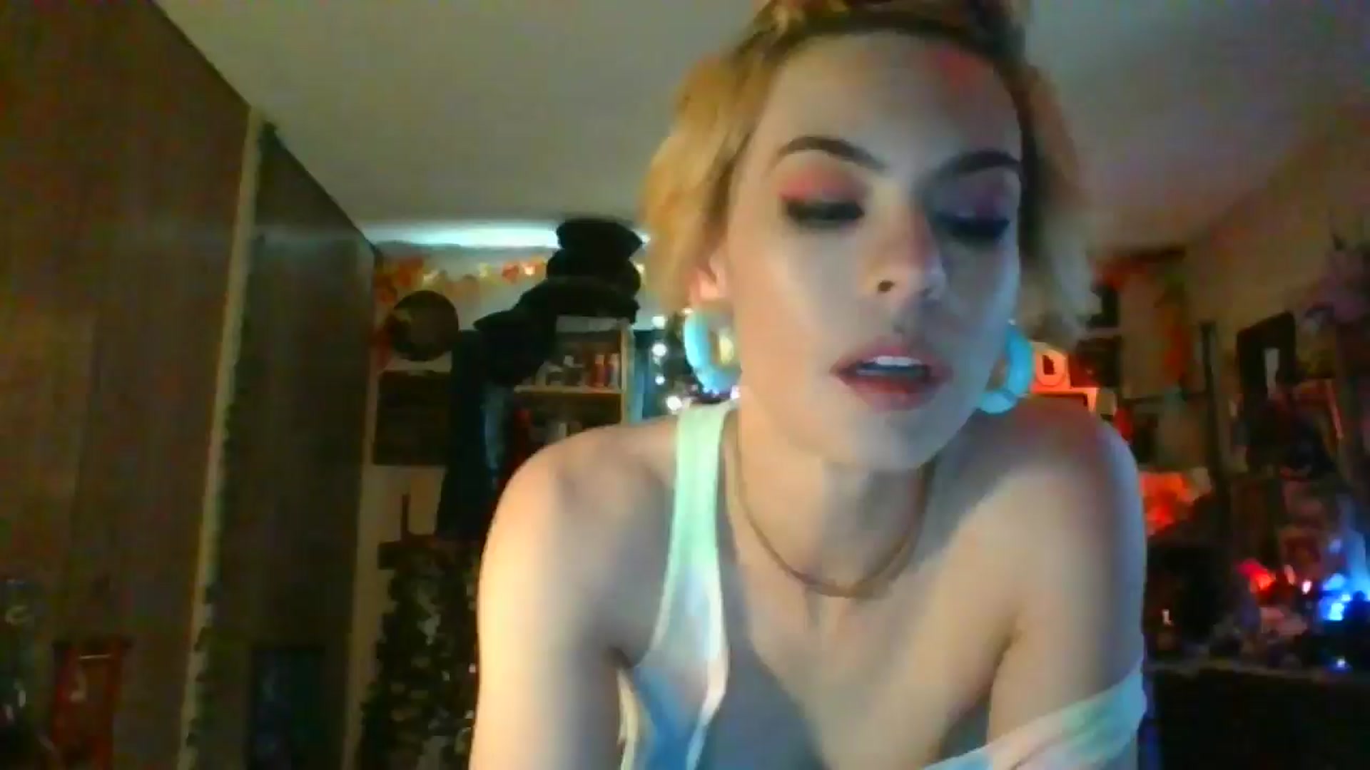 Gallery image thumbnail from Ancored's myfreecams stream on, 05/20/2025, 19:18 image 4 of 20