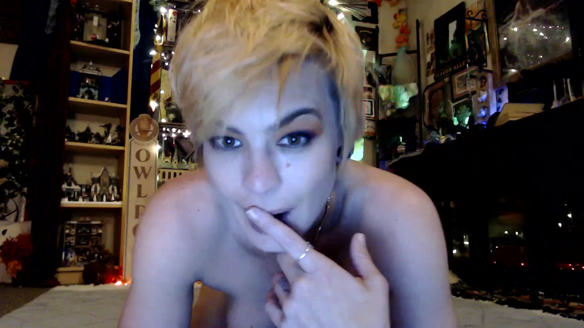Gallery image thumbnail from Ancored's myfreecams stream on, 05/25/2025, 23:42 image 18 of 20