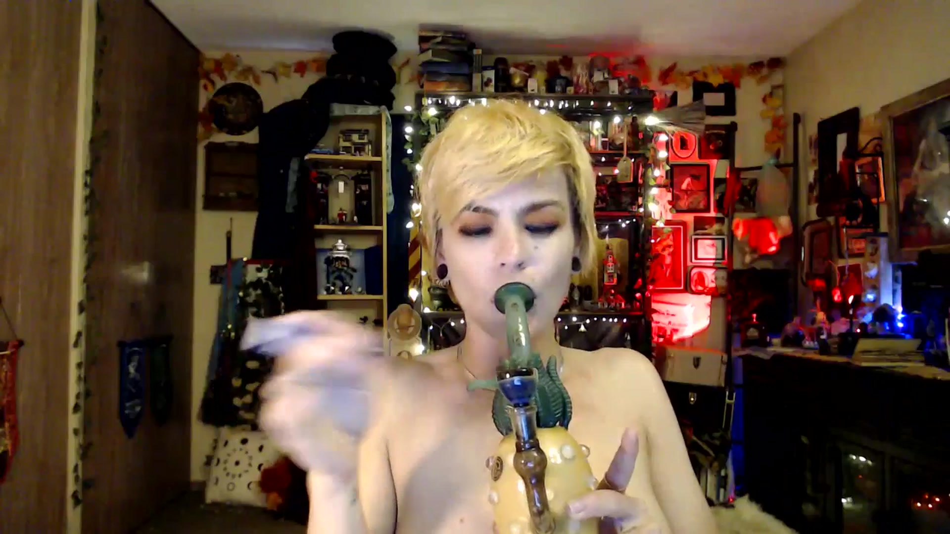 Gallery image thumbnail from Ancored's myfreecams stream on, 05/26/2025, 24:12 image 14 of 20