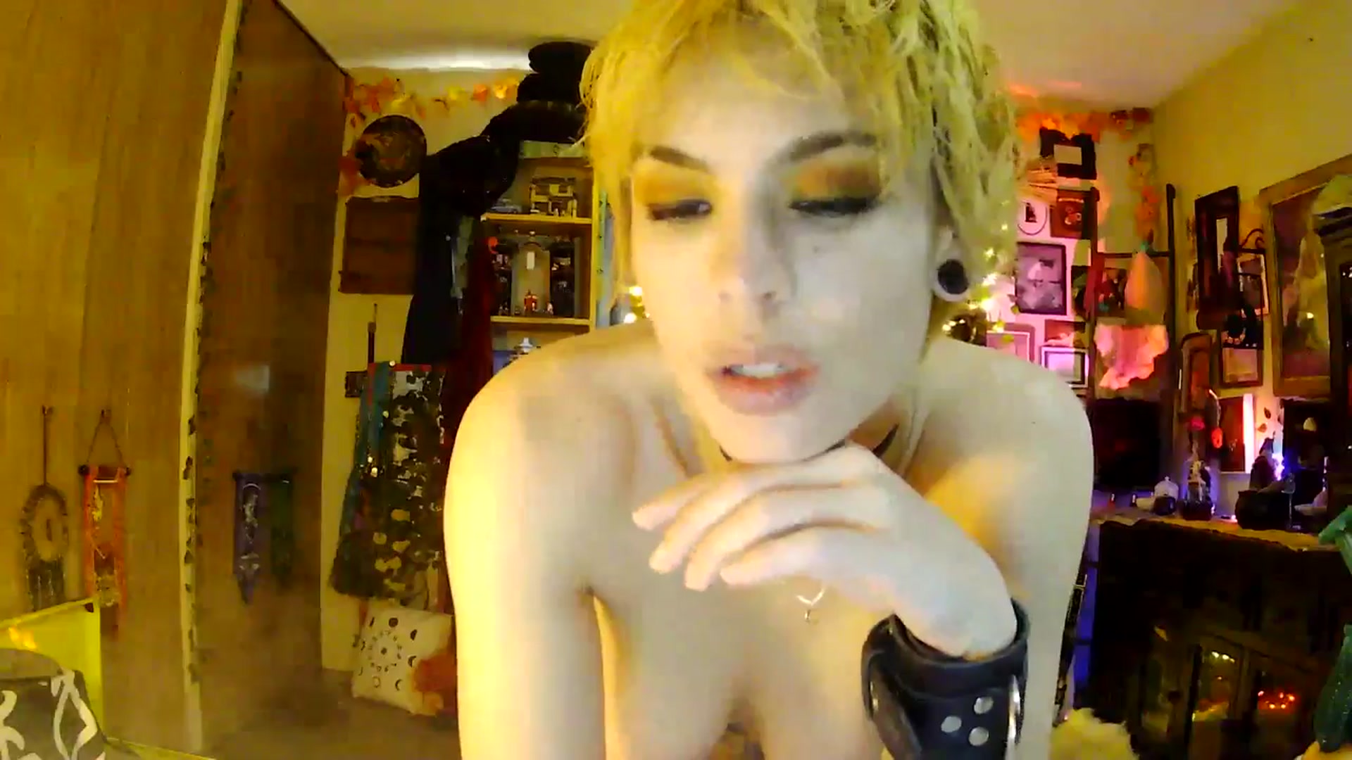 Gallery image thumbnail from Ancored's myfreecams stream on, 05/26/2025, 23:59 image 13 of 20