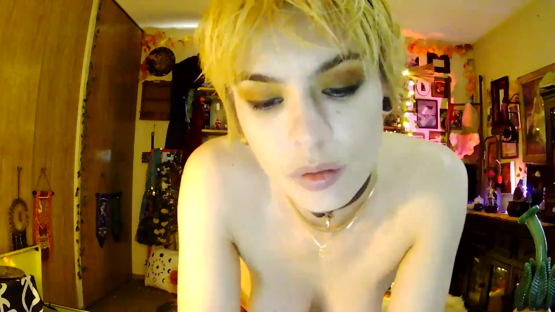 Gallery image thumbnail from Ancored's myfreecams stream on, 05/26/2025, 23:59 image 10 of 20