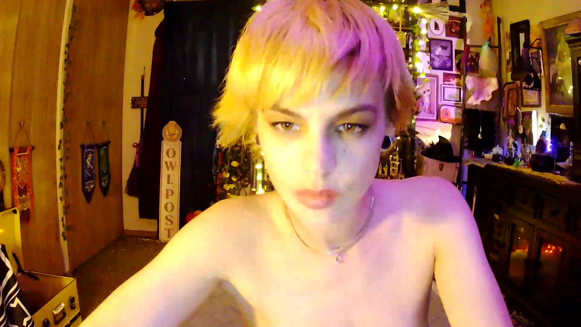 Gallery image thumbnail from Ancored's myfreecams stream on, 05/27/2025, 23:35 image 17 of 20