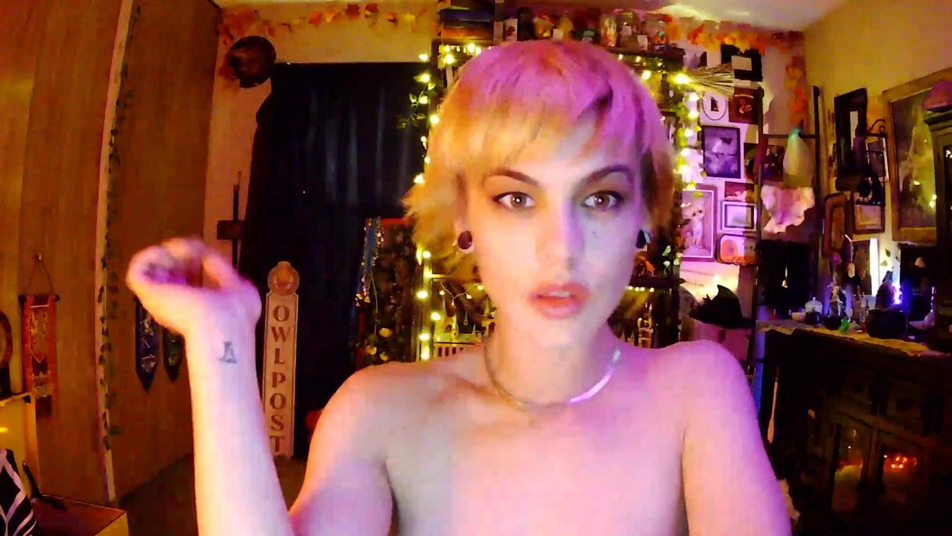 Gallery image thumbnail from Ancored's myfreecams stream on, 05/27/2025, 23:35 image 20 of 20