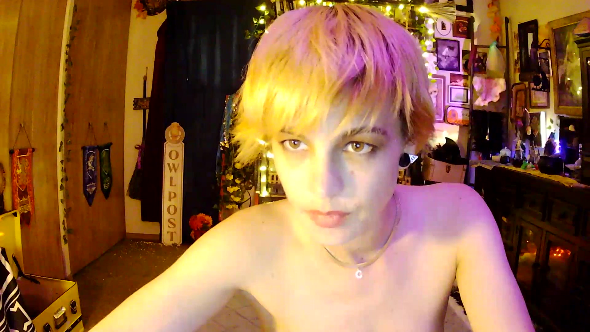 Gallery image thumbnail from Ancored's myfreecams stream on, 05/27/2025, 23:35 image 18 of 20