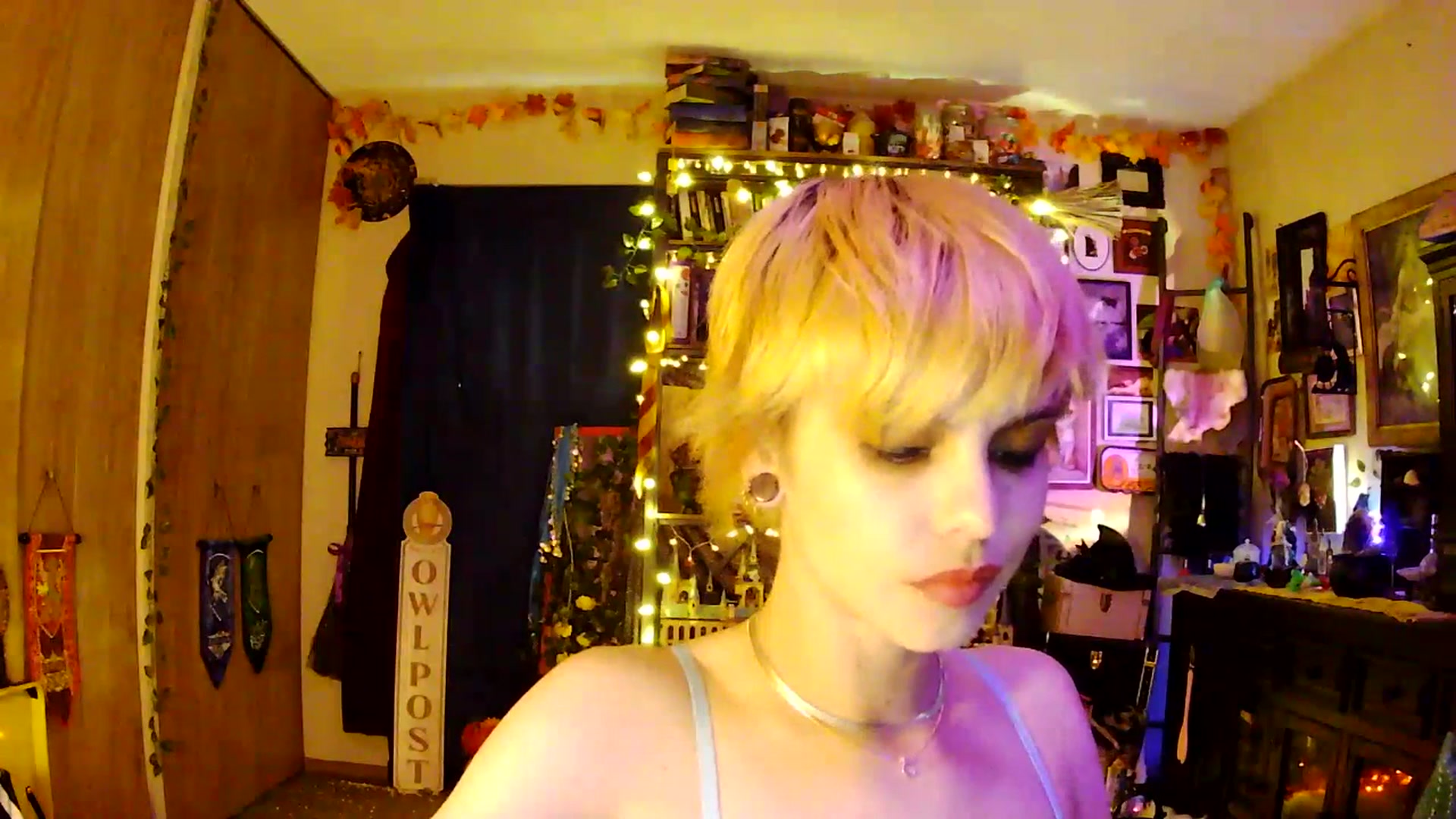 Gallery image thumbnail from Ancored's myfreecams stream on, 05/27/2025, 23:35 image 5 of 20
