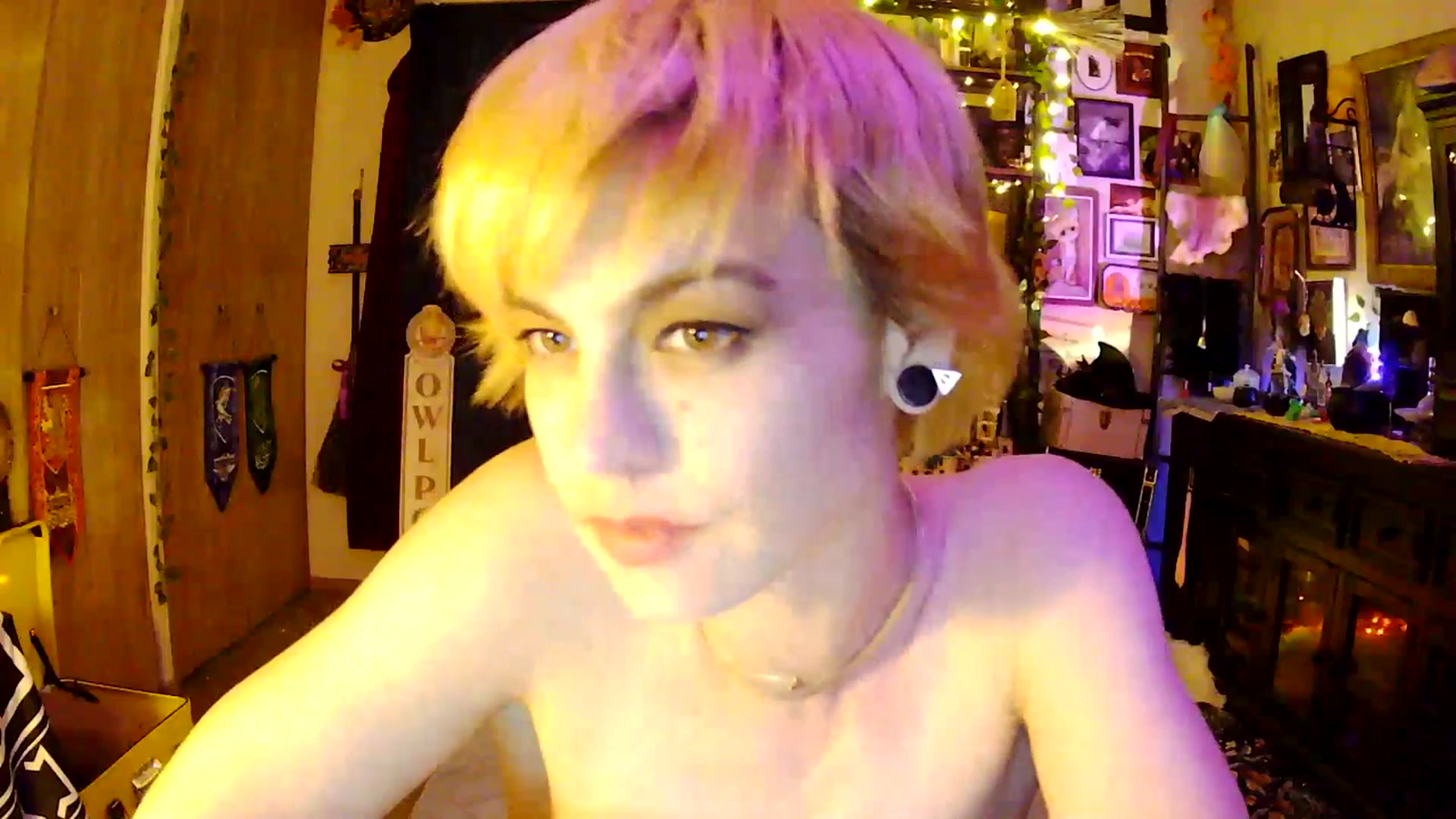 Gallery image thumbnail from Ancored's myfreecams stream on, 05/27/2025, 23:35 image 16 of 20