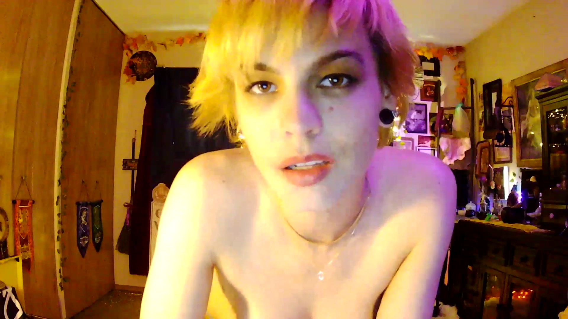Gallery image thumbnail from Ancored's myfreecams stream on, 05/27/2025, 23:35 image 12 of 20