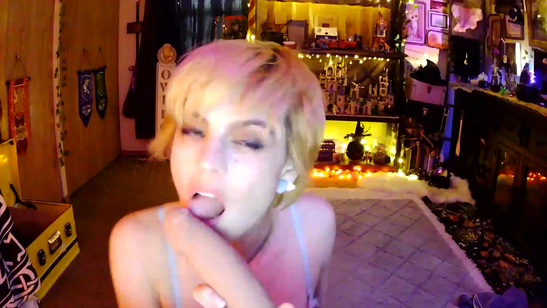 Gallery image thumbnail from Ancored's myfreecams stream on, 05/28/2025, 24:32 image 9 of 20