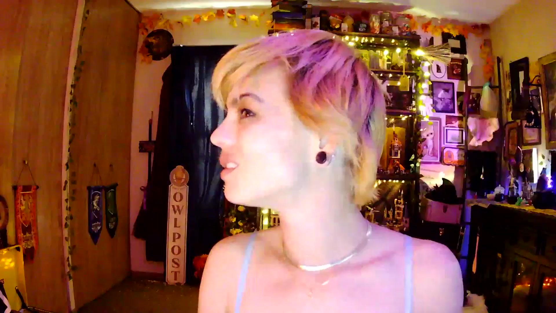 Gallery image thumbnail from Ancored's myfreecams stream on, 05/28/2025, 24:32 image 6 of 20