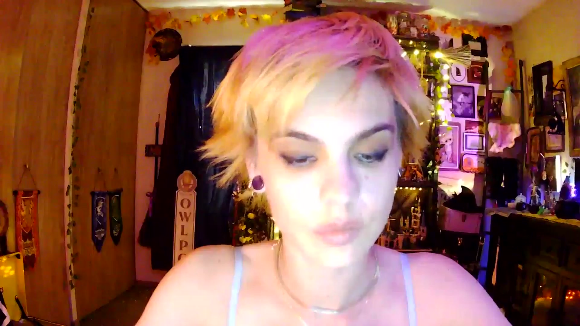 Gallery image thumbnail from Ancored's myfreecams stream on, 05/28/2025, 24:32 image 4 of 20