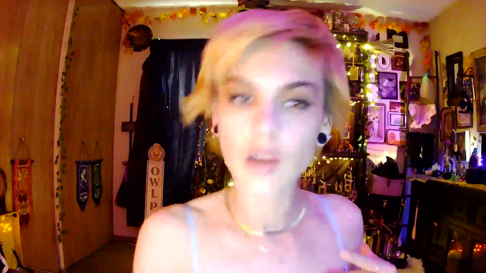 Gallery image thumbnail from Ancored's myfreecams stream on, 05/28/2025, 24:32 image 3 of 20