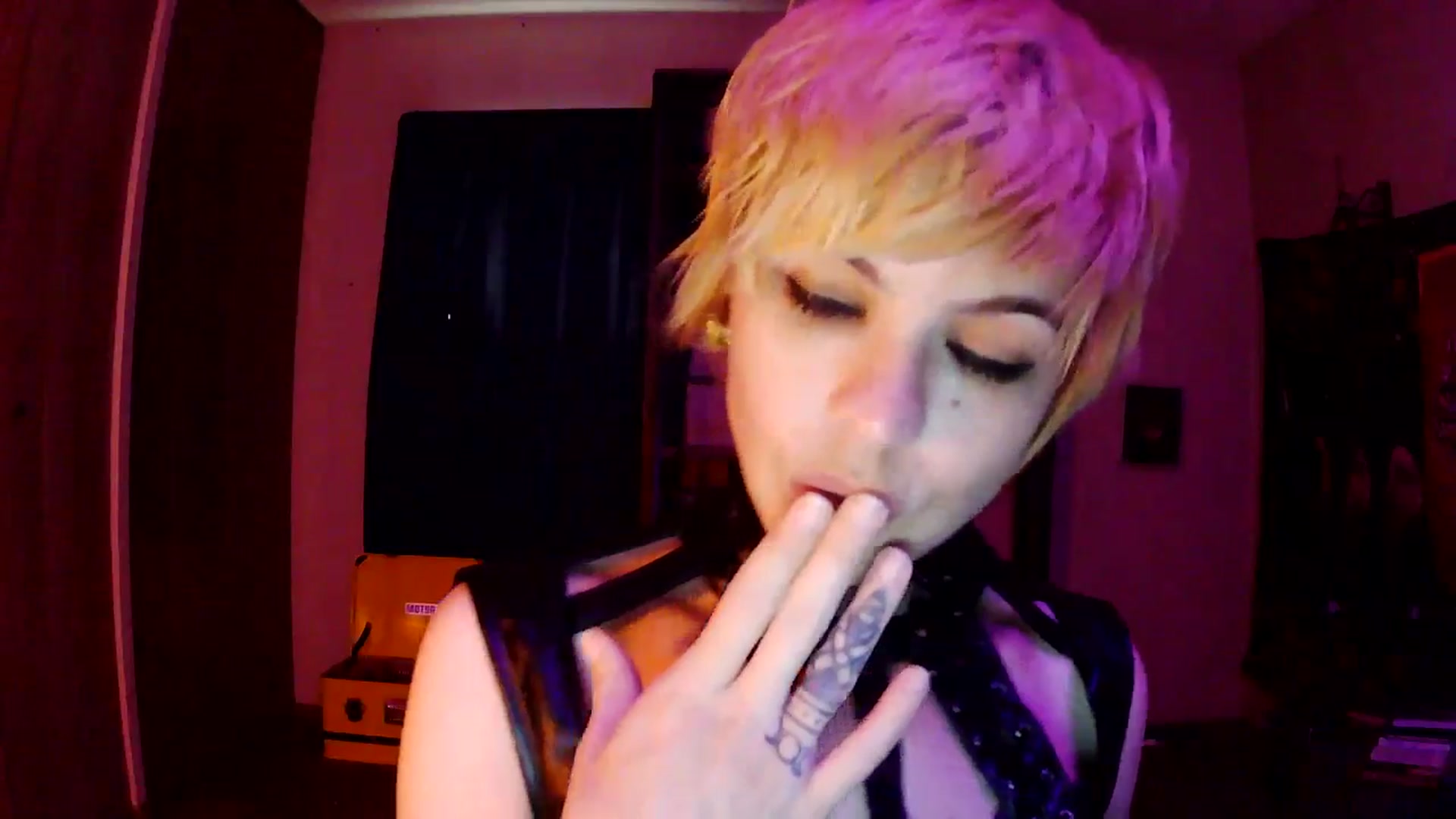 Gallery image thumbnail from Ancored's myfreecams stream on, 06/05/2025, 24:01 image 17 of 20