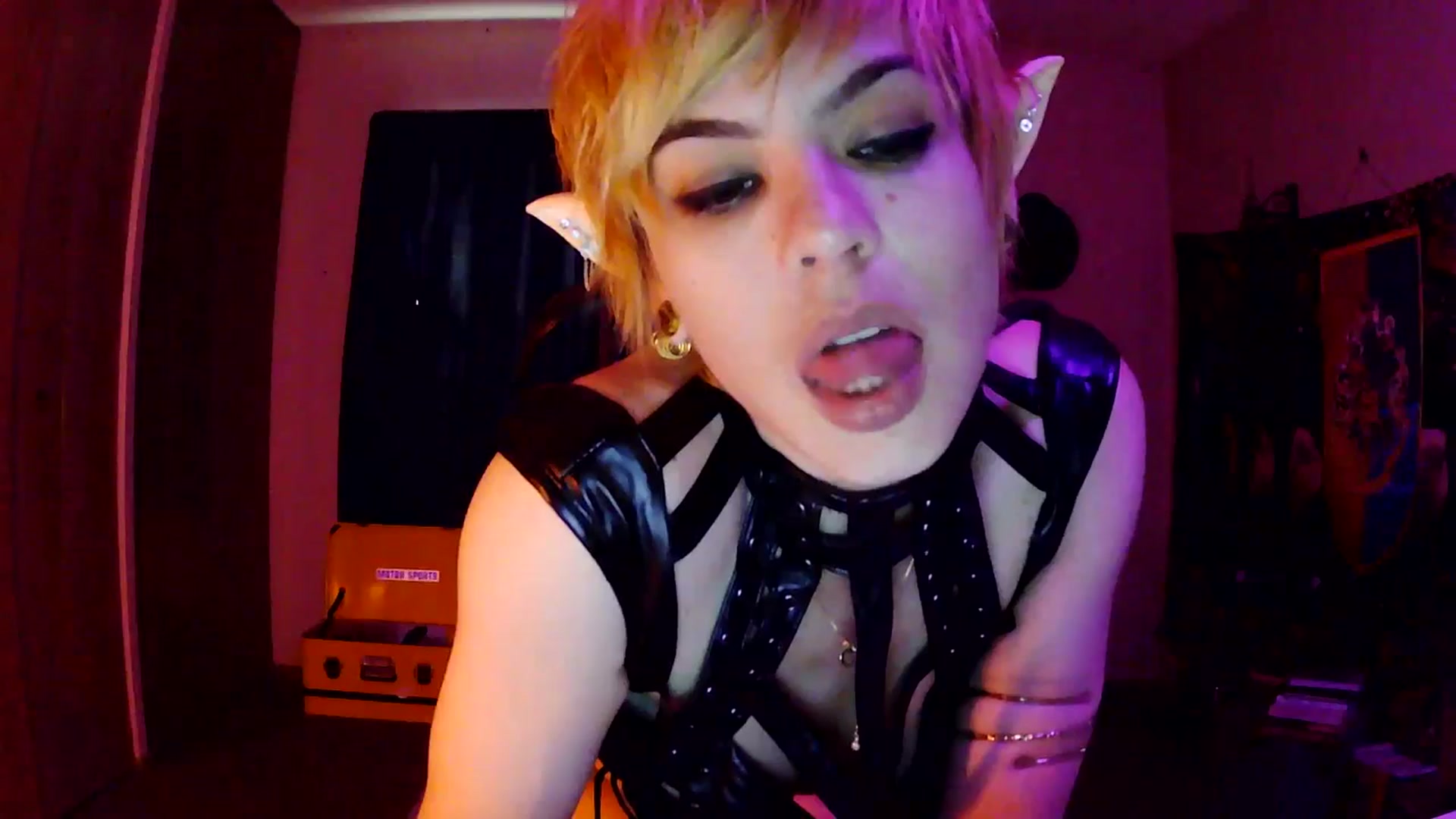 Gallery image thumbnail from Ancored's myfreecams stream on, 06/05/2025, 24:01 image 16 of 20