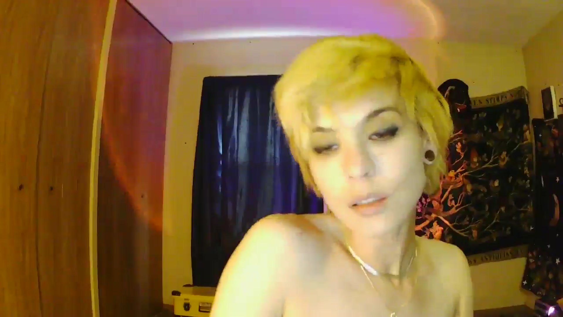 Gallery image thumbnail from Ancored's myfreecams stream on, 06/10/2025, 24:25 image 15 of 20