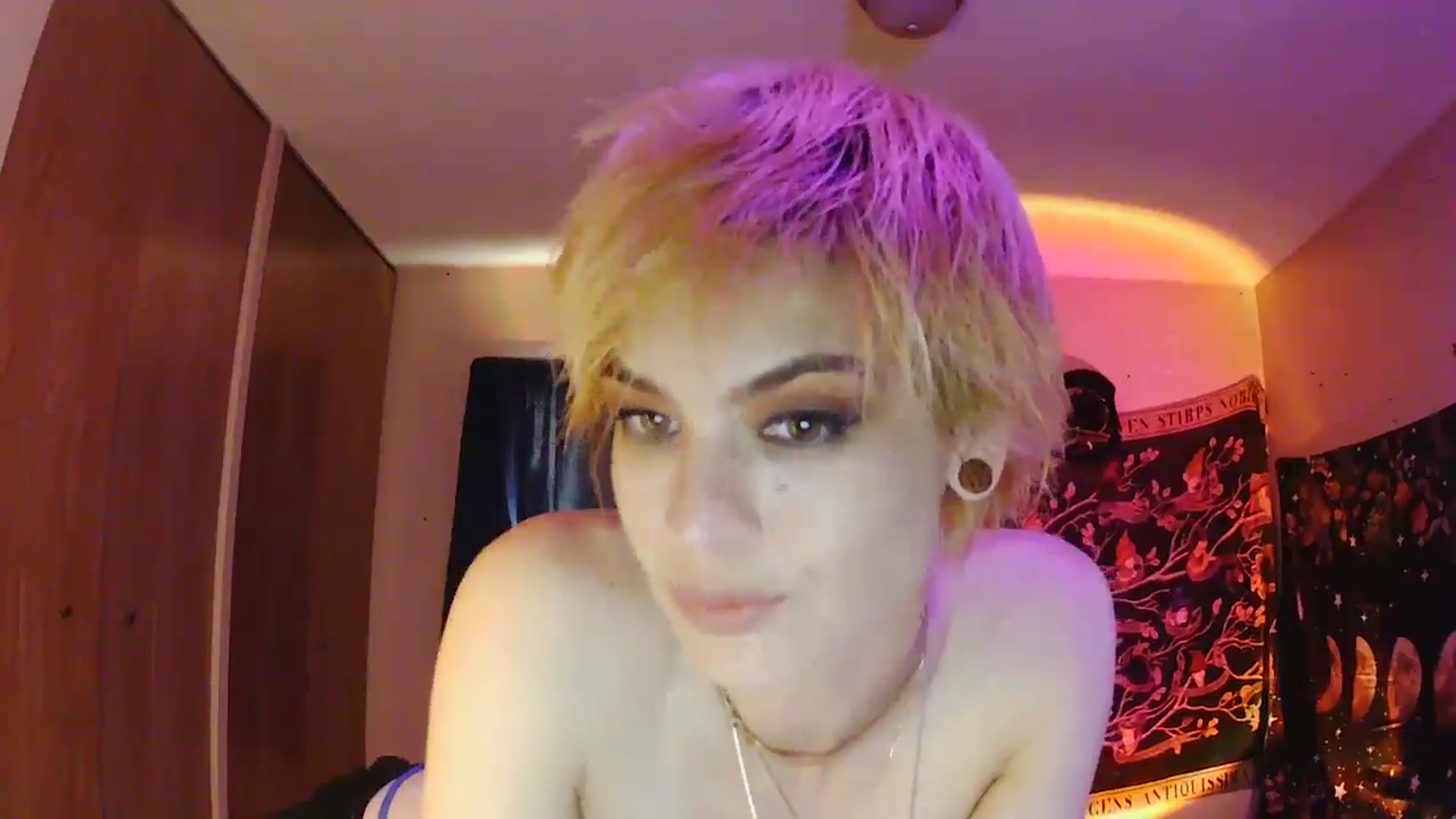 Gallery image thumbnail from Ancored's myfreecams stream on, 06/12/2025, 24:44 image 5 of 20