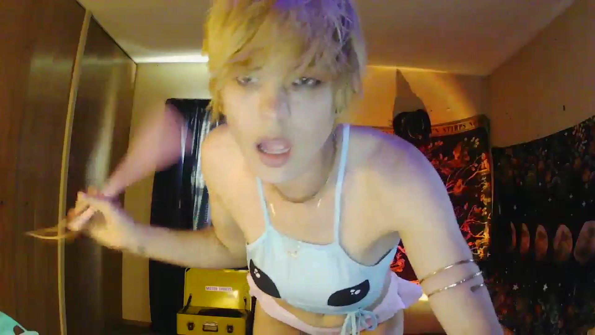 Gallery image thumbnail from Ancored's myfreecams stream on, 06/19/2025, 24:35 image 10 of 20