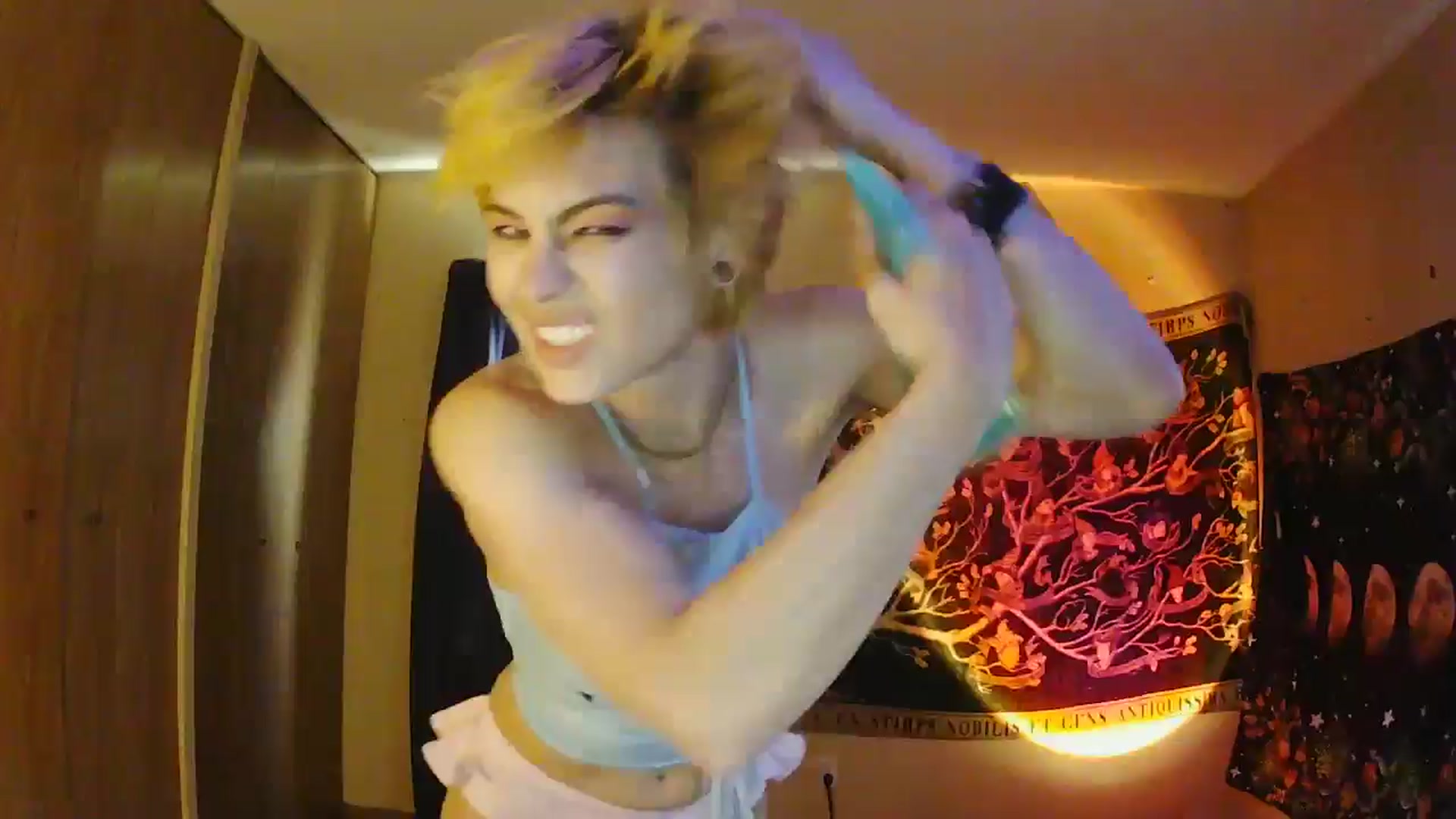 Gallery image thumbnail from Ancored's myfreecams stream on, 06/19/2025, 24:35 image 9 of 20