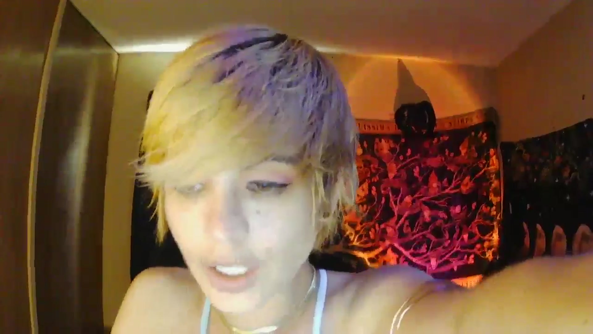 Gallery image thumbnail from Ancored's myfreecams stream on, 06/19/2025, 24:35 image 13 of 20
