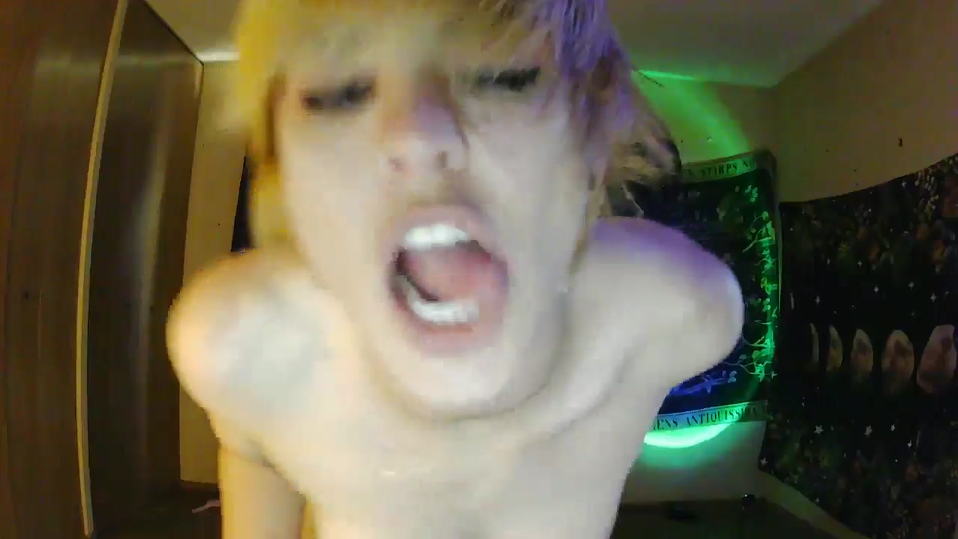 Gallery image thumbnail from Ancored's myfreecams stream on, 06/19/2025, 24:35 image 15 of 20
