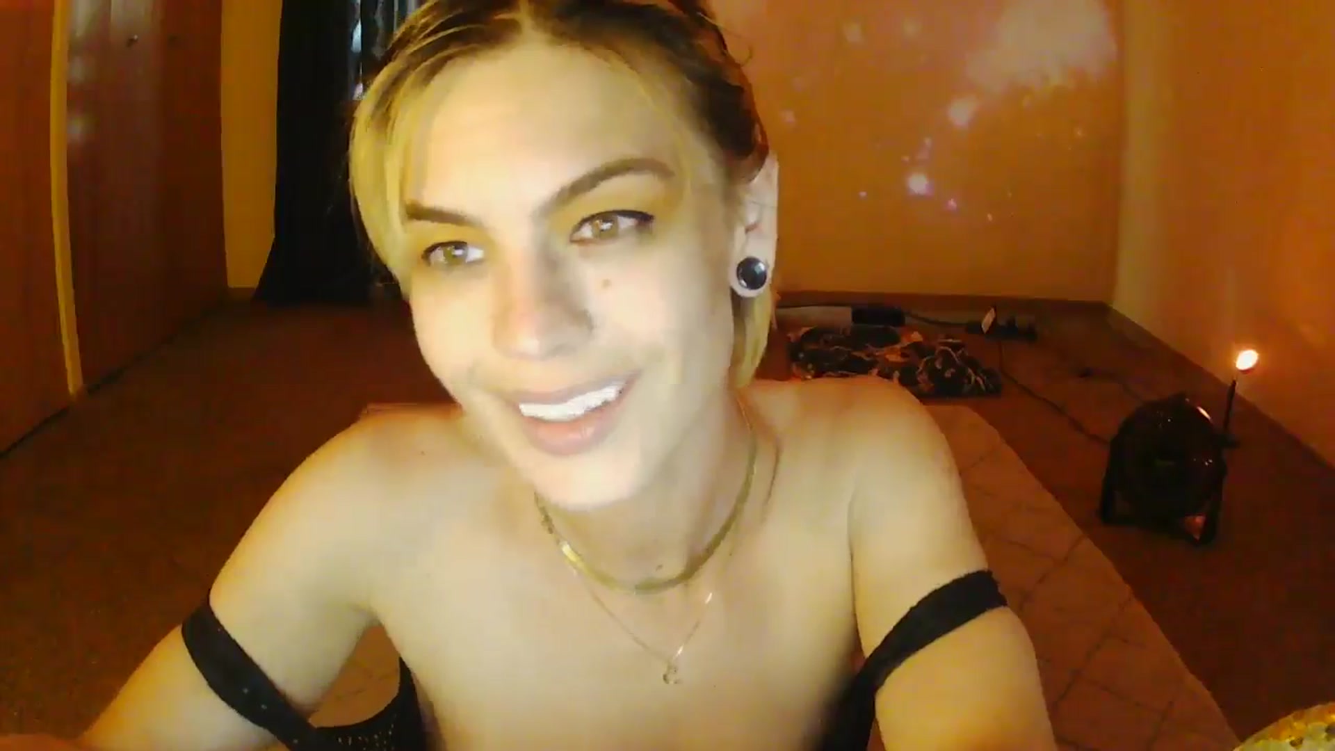 Gallery image thumbnail from Ancored's myfreecams stream on, 06/26/2025, 24:01 image 6 of 20