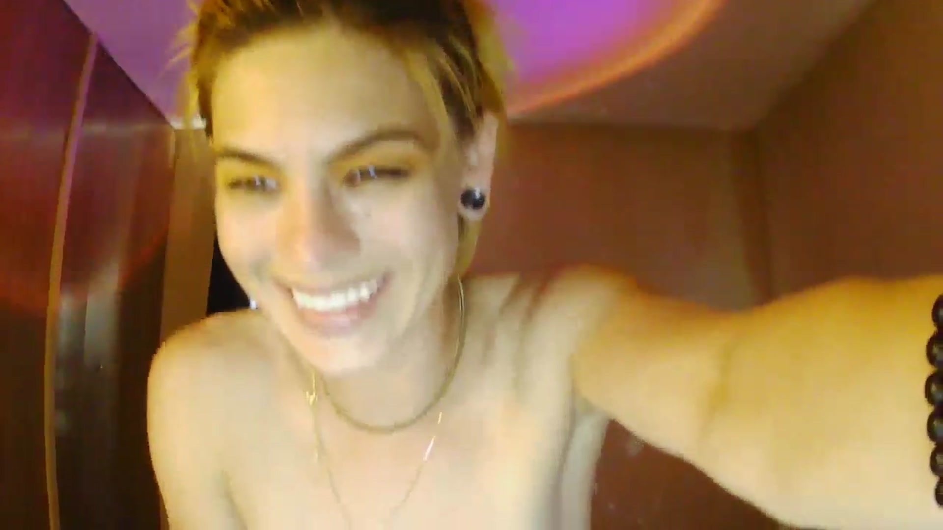 Gallery image thumbnail from Ancored's myfreecams stream on, 06/26/2025, 24:01 image 11 of 20