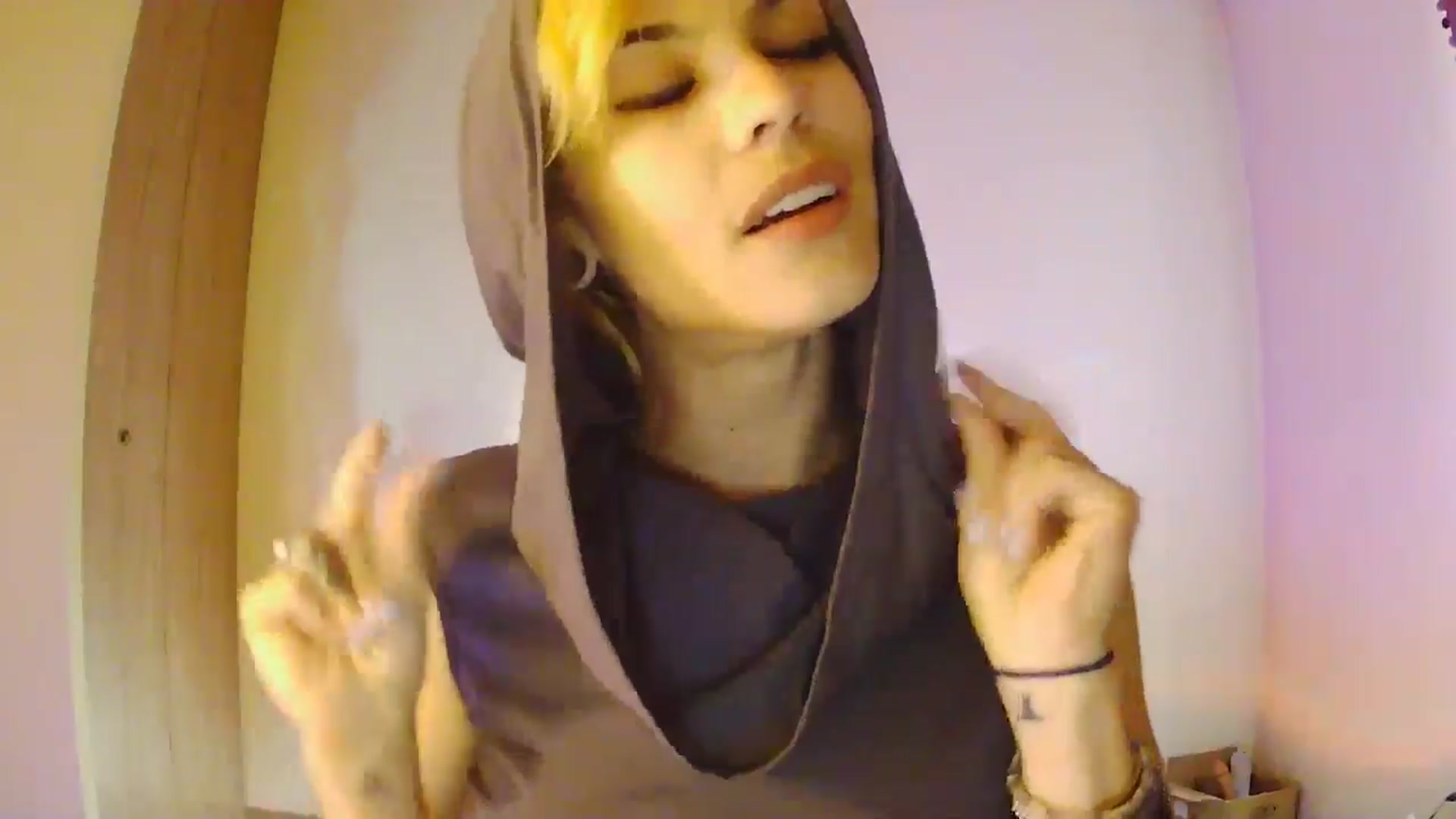 Gallery image thumbnail from Ancored's myfreecams stream on, 07/07/2025, 01:41 image 3 of 20