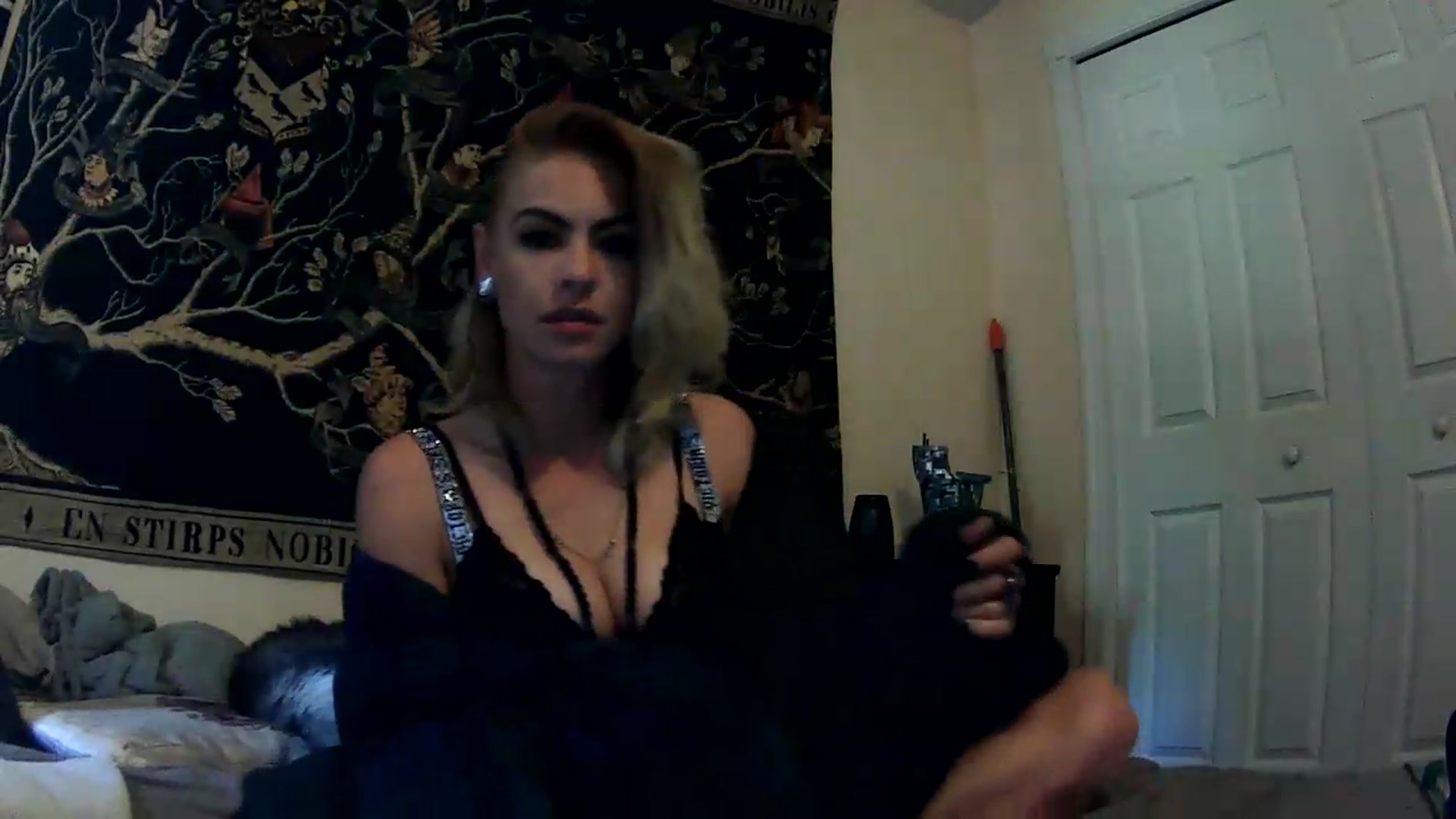 Gallery image thumbnail from Ancored's myfreecams stream on, 05/20/2026, 17:12 image 11 of 20