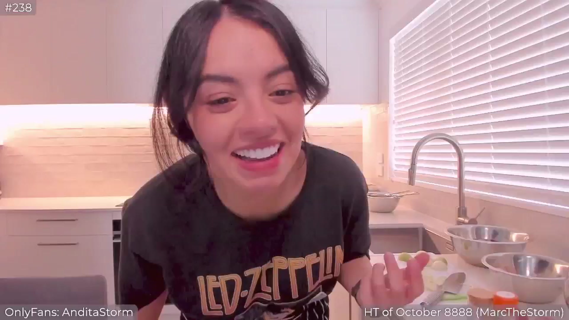 Gallery image thumbnail from AnditaStorm's myfreecams stream on, 10/04/2024, 24:03 image 18 of 20