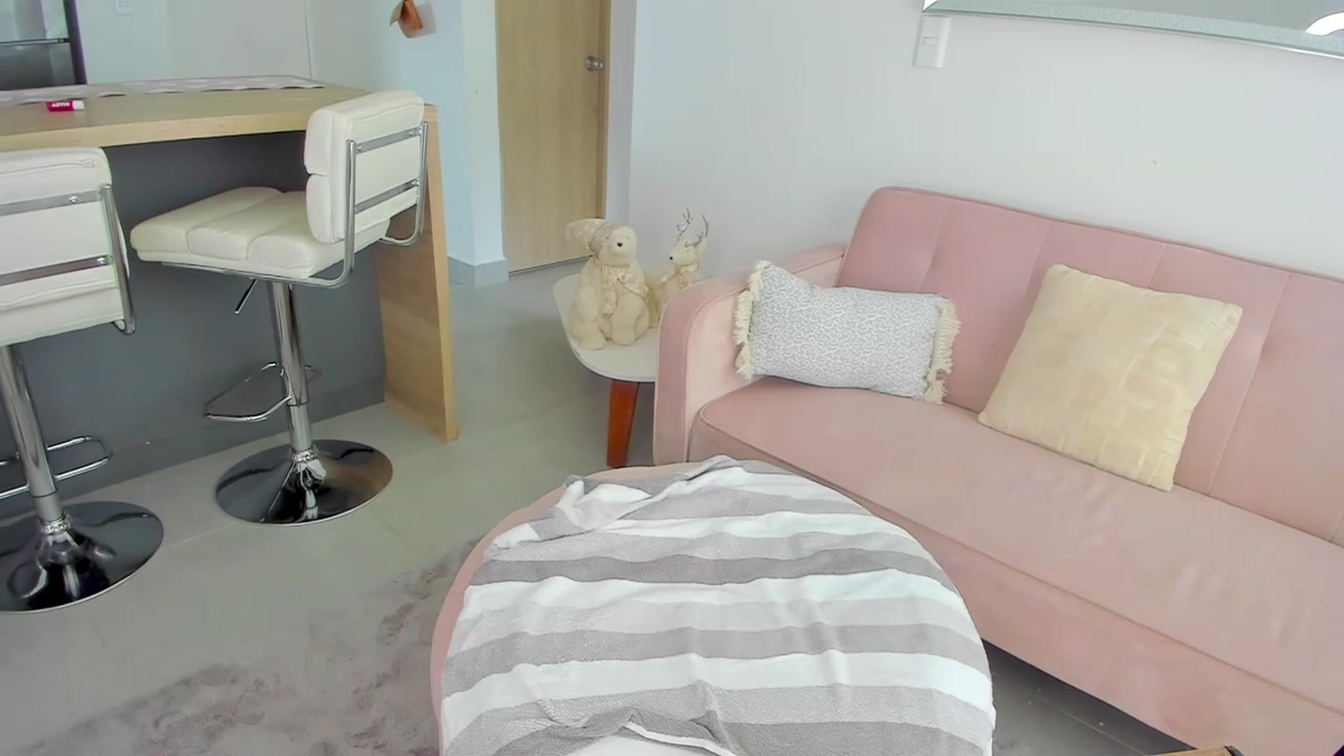 Gallery image thumbnail from AndreaThomson's myfreecams stream on, 11/17/2022, 16:52 image 6 of 20