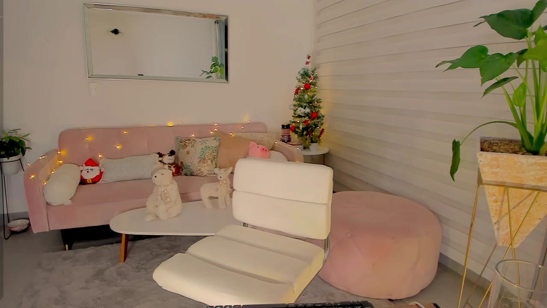 Gallery image thumbnail from AndreaThomson's myfreecams stream on, 12/31/2022, 24:37 image 8 of 20