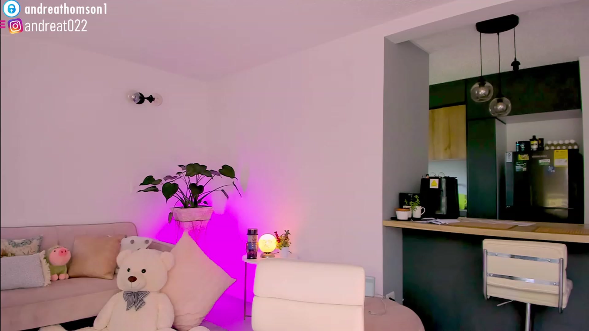Gallery image thumbnail from AndreaThomson's myfreecams stream on, 02/10/2023, 19:18 image 11 of 20