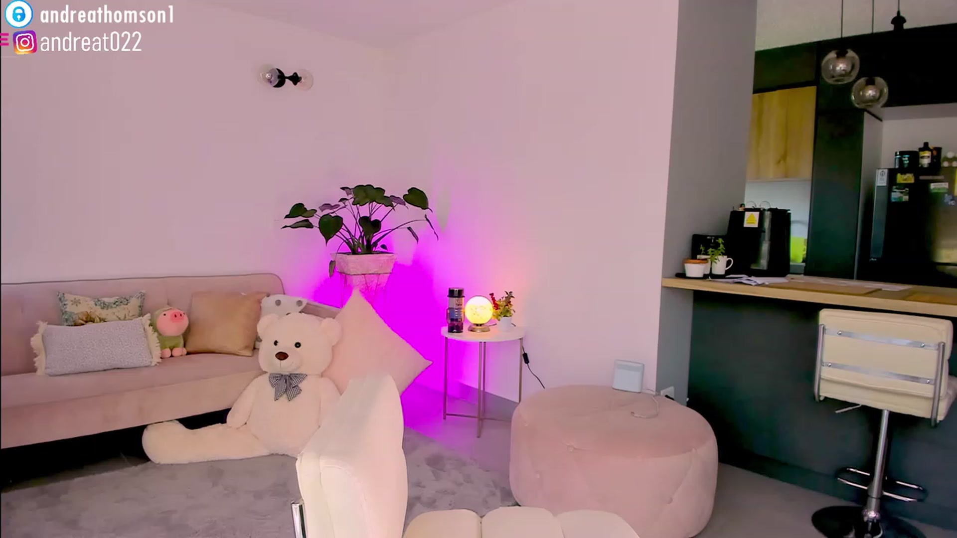 Gallery image thumbnail from AndreaThomson's myfreecams stream on, 02/10/2023, 19:18 image 13 of 20