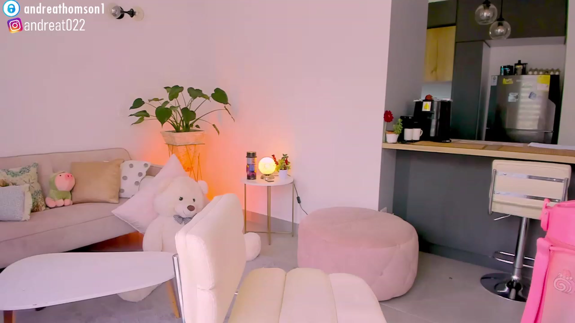 Gallery image thumbnail from AndreaThomson's myfreecams stream on, 02/17/2023, 16:26 image 13 of 20