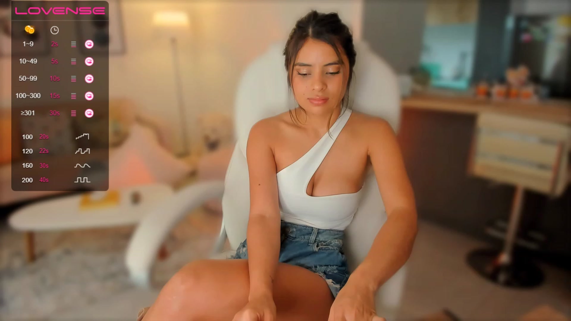 Gallery image thumbnail from AndreaThomson's myfreecams stream on, 08/13/2023, 20:19 image 12 of 20