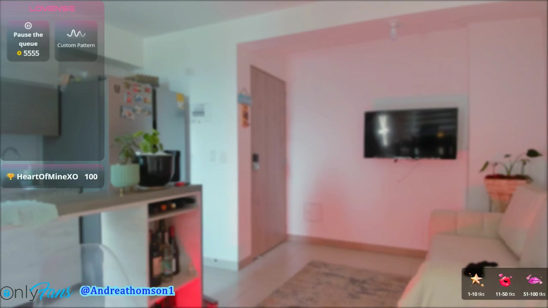 Gallery image thumbnail from AndreaThomson's myfreecams stream on, 10/31/2024, 17:40 image 6 of 20